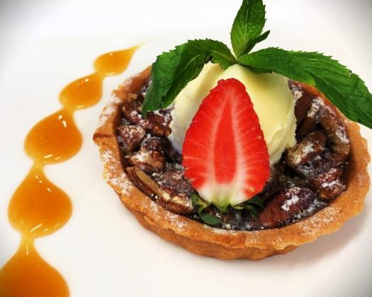 Karijini Eco Retreat Alfresco Restaurant pecan tart